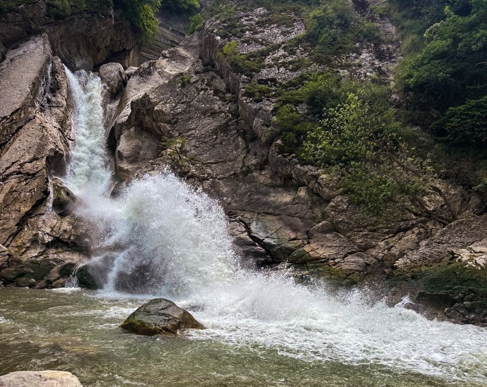 Хучни и экраноплан Лунь